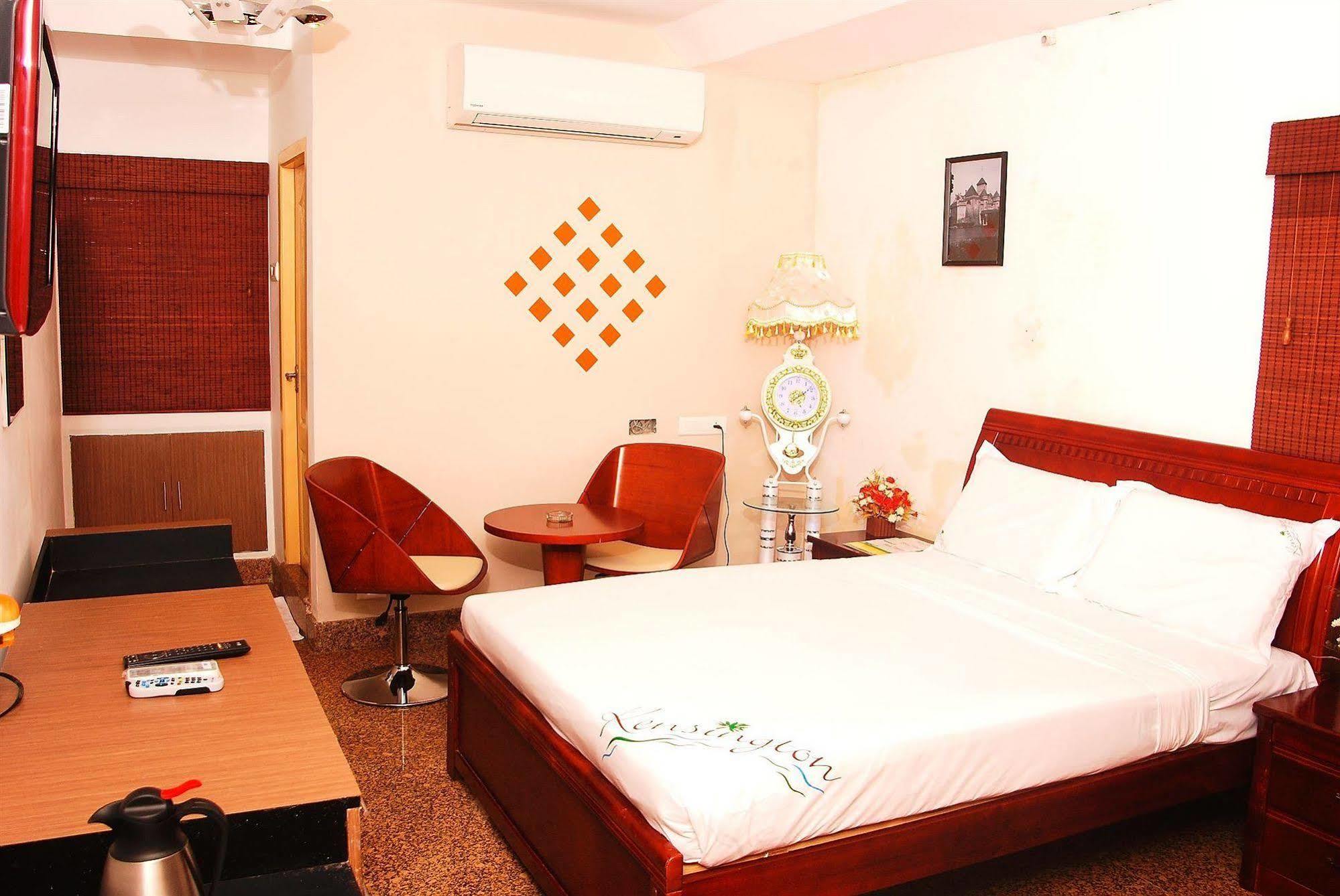The Retreat Hotel Guduvancheri Exterior photo