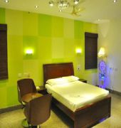 The Retreat Hotel Guduvancheri Exterior photo