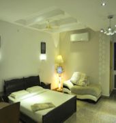 The Retreat Hotel Guduvancheri Exterior photo